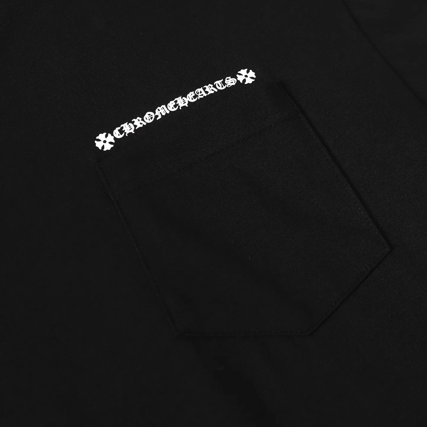🅿️170 CHROME HEARTS/Chrome Heart CH starry cross printed short-sleeved T-shirt The fabric is made of 280g heavy combed cotton, customized with 32 count 1*1 threads. The ready-made garments are washed twice. The fabric is comfortable and skin-friendly without any strange feeling. Custom-dyed fabrics with high textile density, good drape and not easy to deform. The thick texture and compact spinning process will not affect the breathability of the fabric. The color saturation is very high. Imported digital direct-injection printing technology. A versatile and good-looking short sleeve. The loose fit covers the flesh and looks slim. Color: black, white Size: XS-L